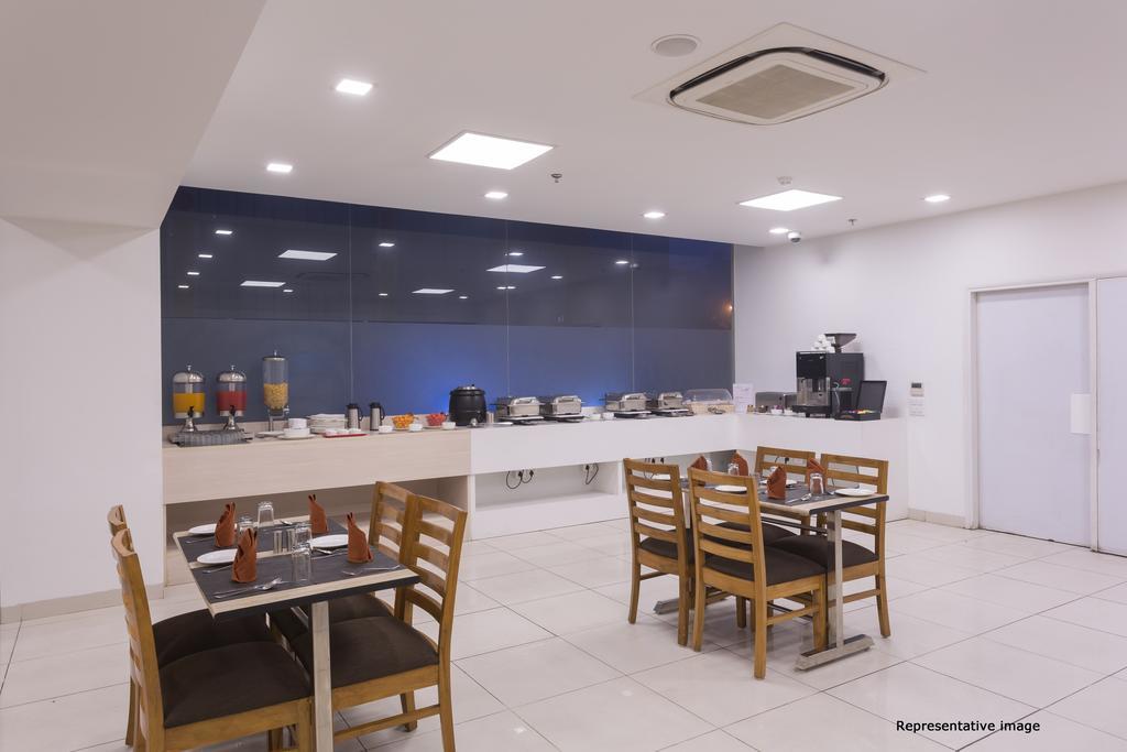 Hotel Manesar Gurgaon Bagian luar foto