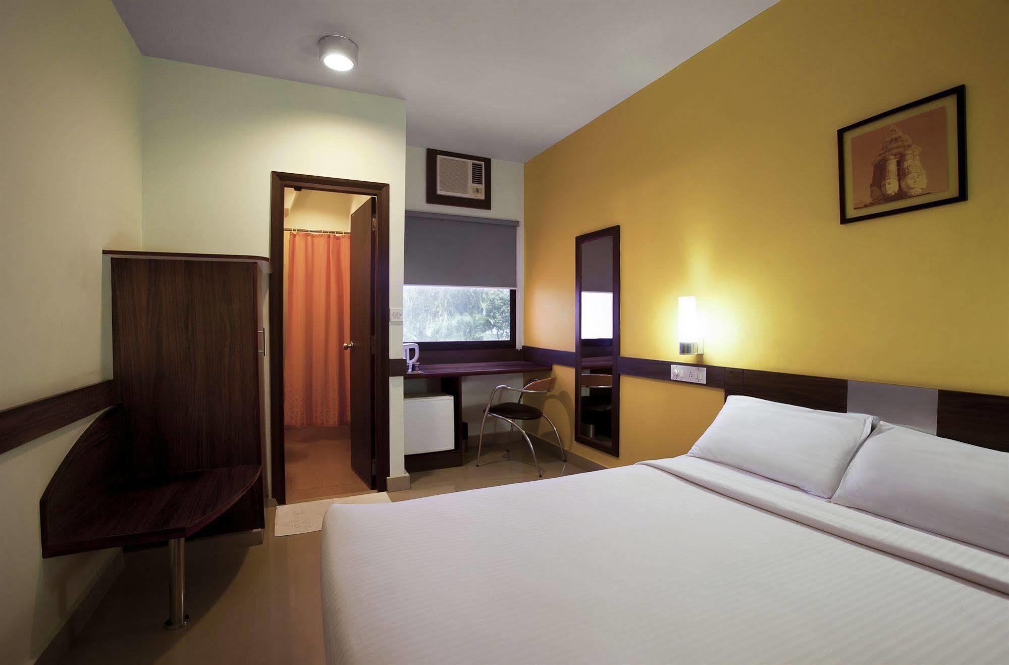 Hotel Manesar Gurgaon Bagian luar foto